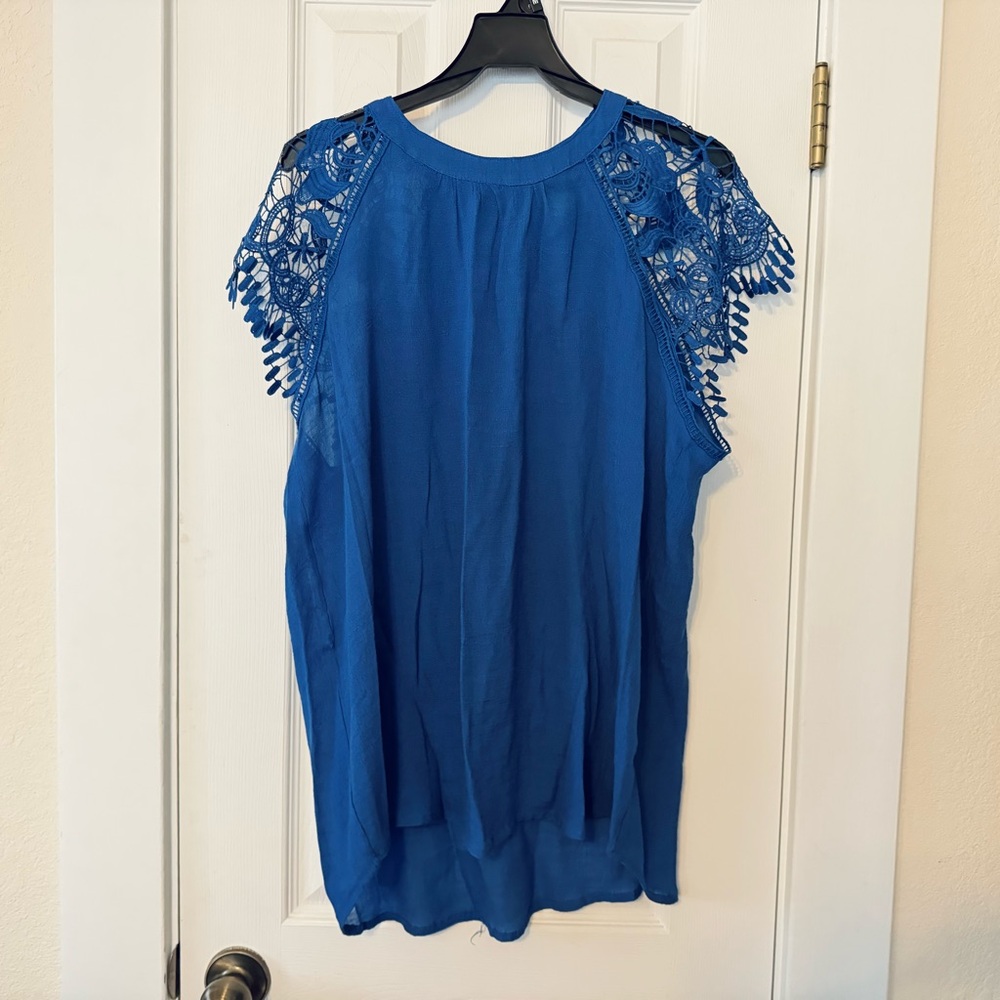 LIV Los Angeles Blue Lace Shoulder Blouse Size 1X‎ Boho Sheer Flutter Sleeve Top